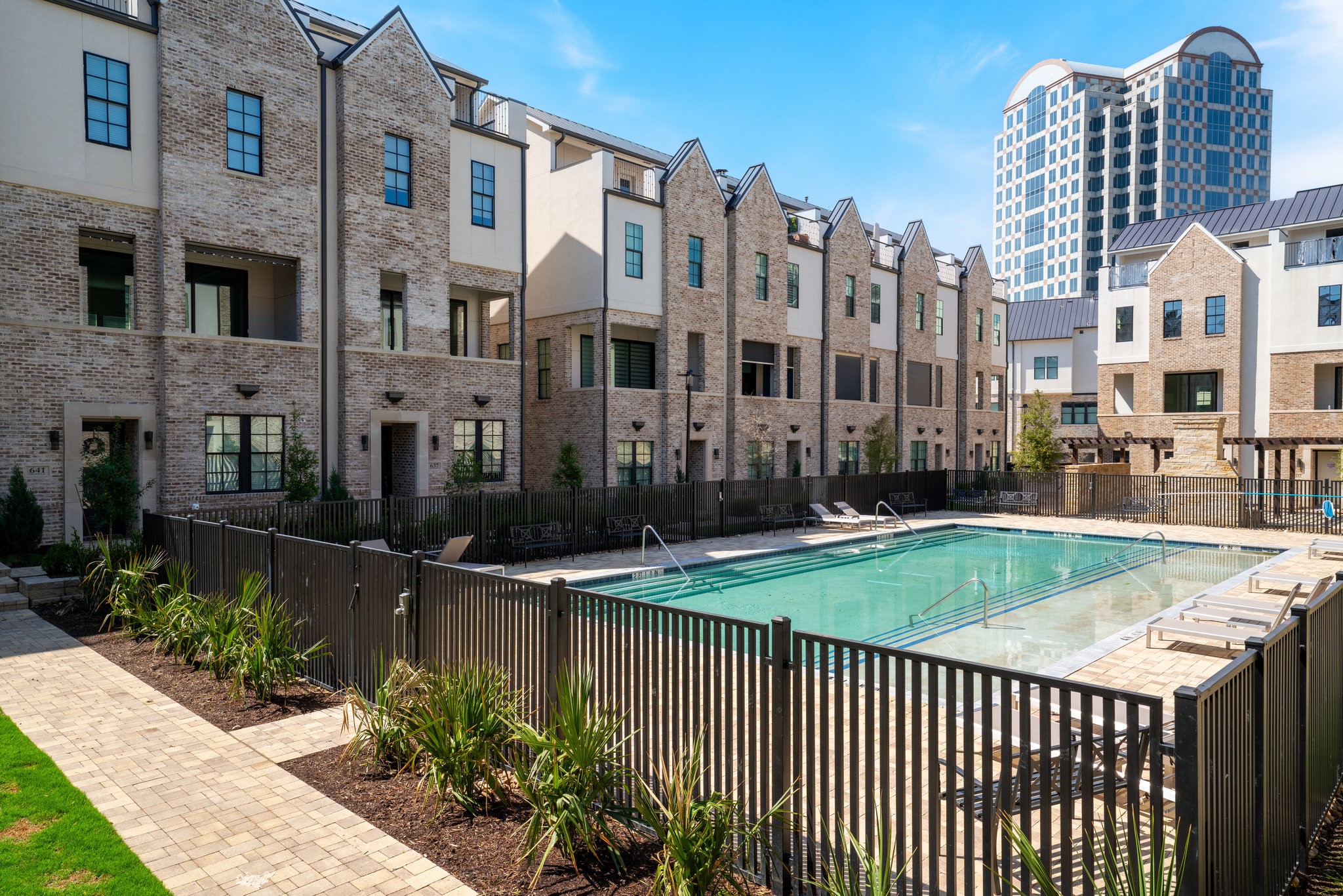 637 Dalton Lane Irving TX 75039