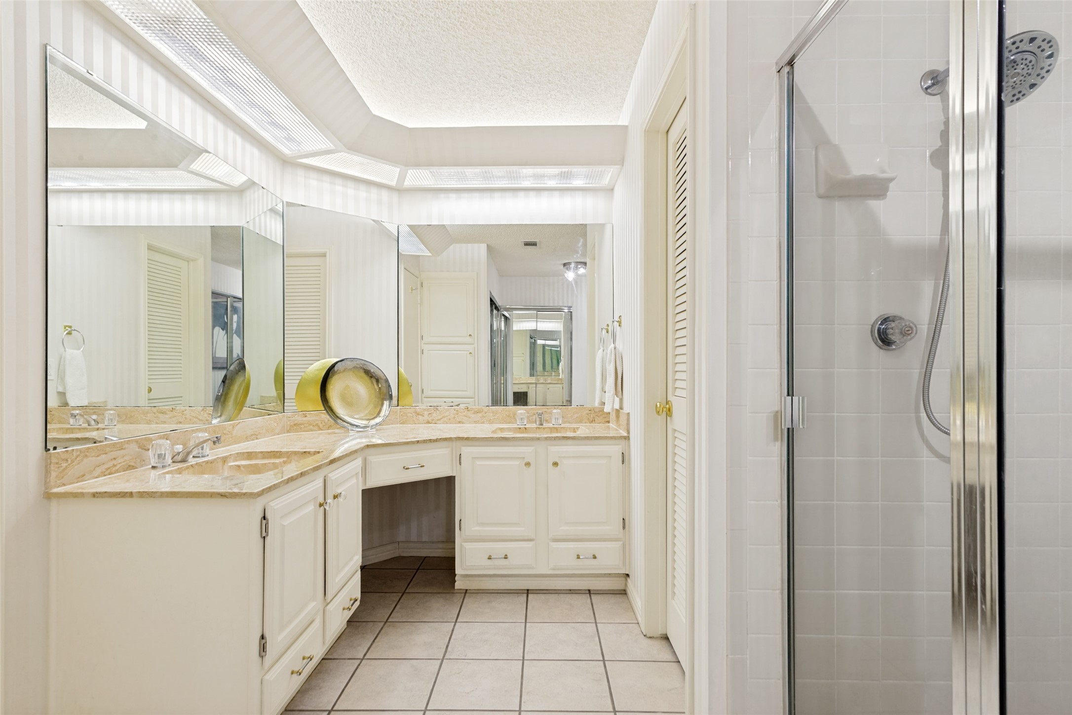2100 Friendly Drive Arlington TX 76011