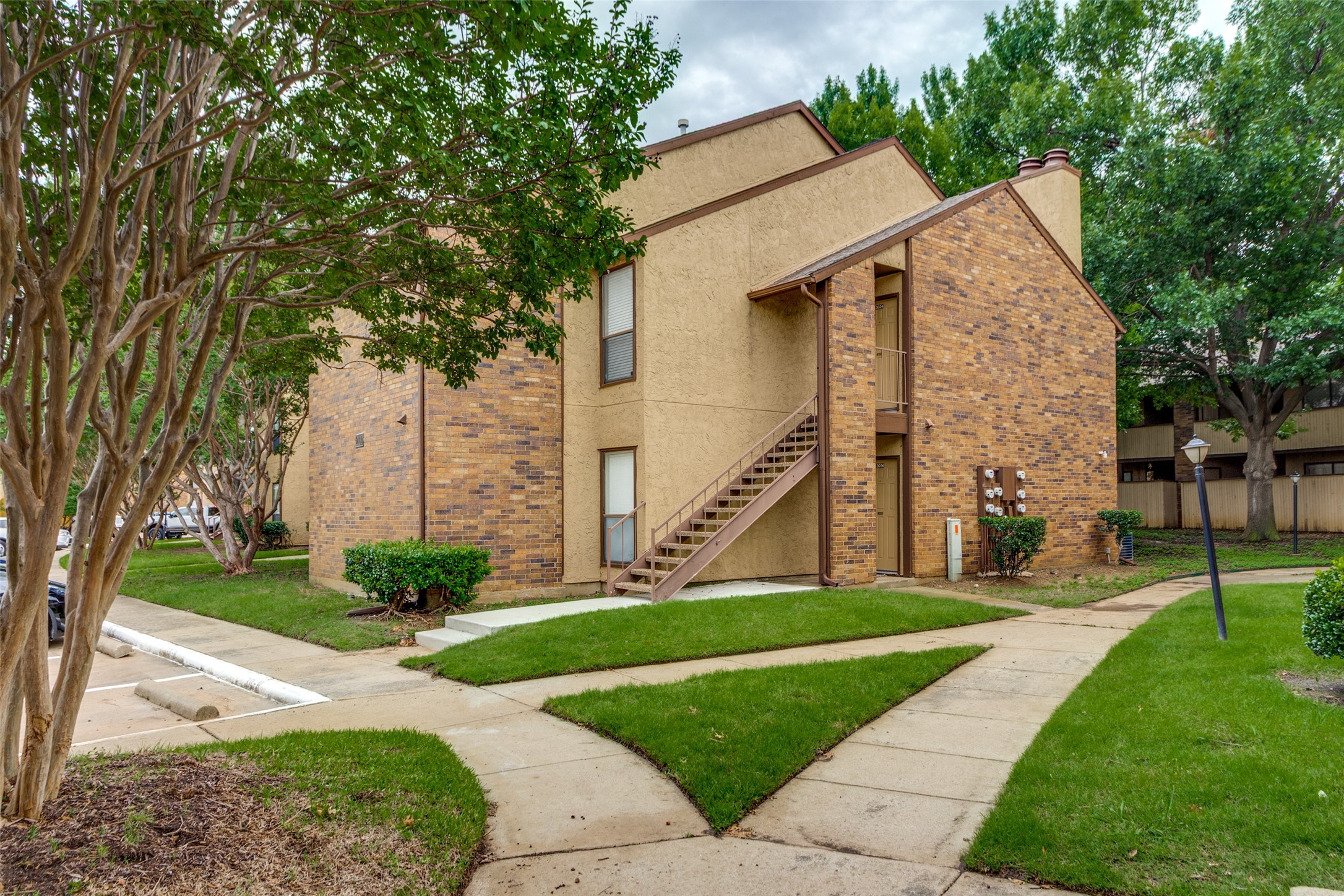 2100 Friendly Drive Arlington TX 76011