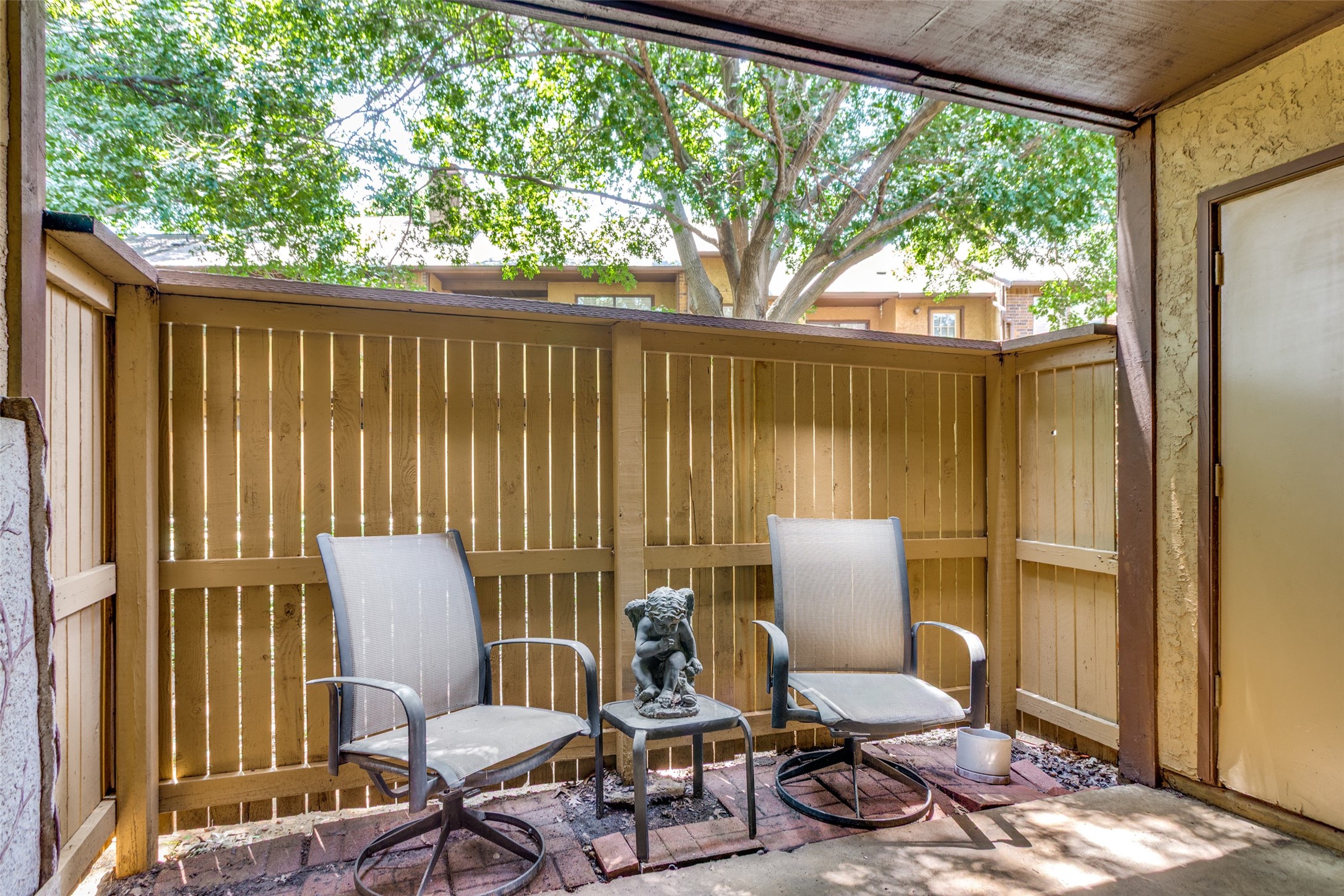 2100 Friendly Drive Arlington TX 76011