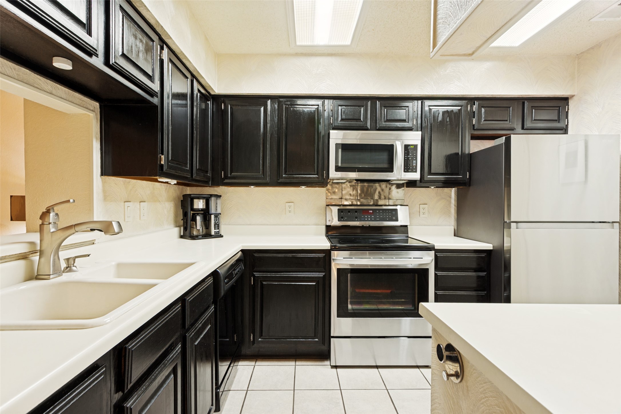 2100 Friendly Drive Arlington TX 76011