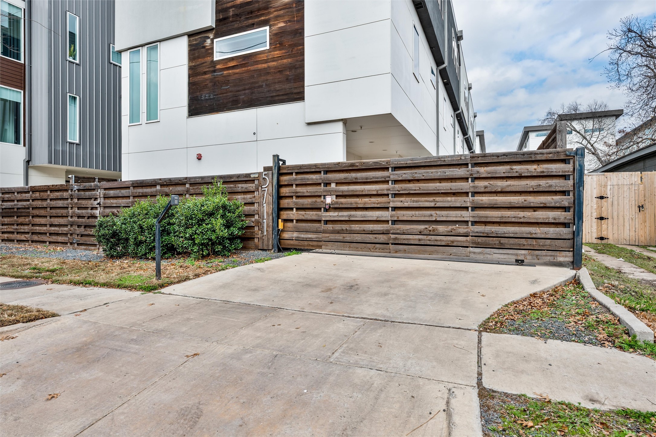 5711 Bryan Parkway Dallas TX 75206