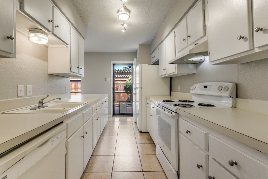 13842 Methuen Green Lane Dallas TX 75240