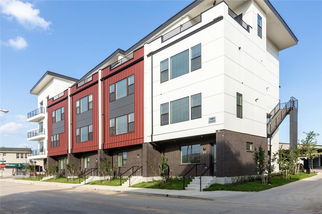 1901 S Harwood Street Dallas TX 75215