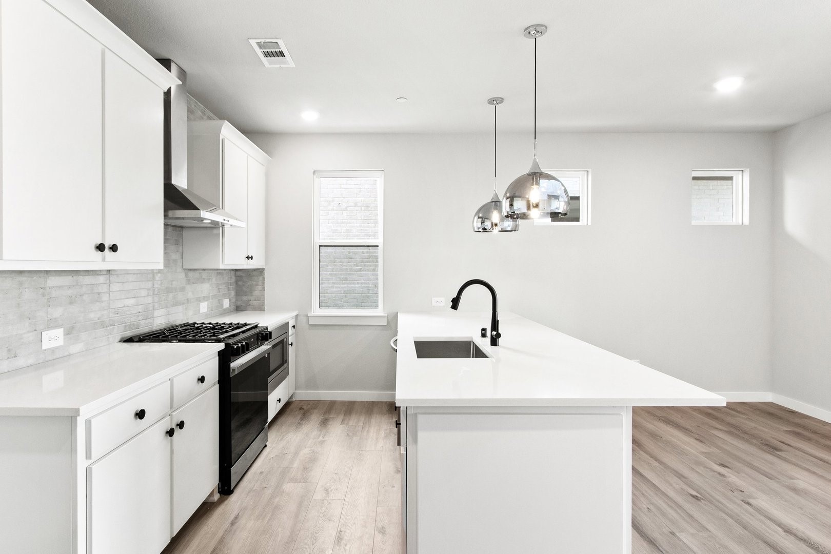 2020 NE Aldrich Mews Celina TX 75009