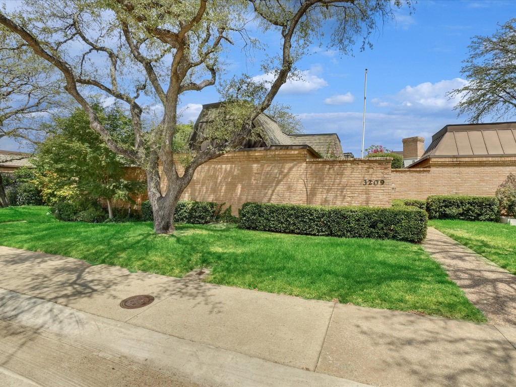3209 Stonehenge Lane Carrollton TX 75006