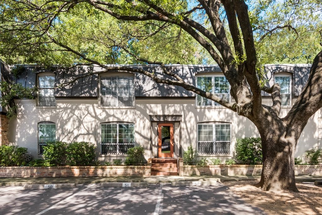 5226 Fleetwood Oaks Avenue Dallas TX 75235