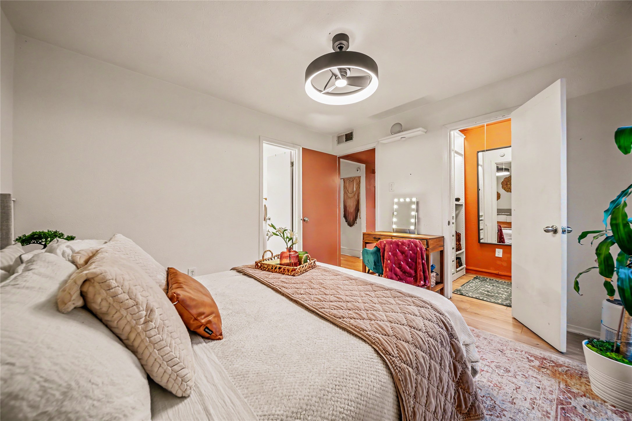 5910 Sandhurst Lane Dallas TX 75206