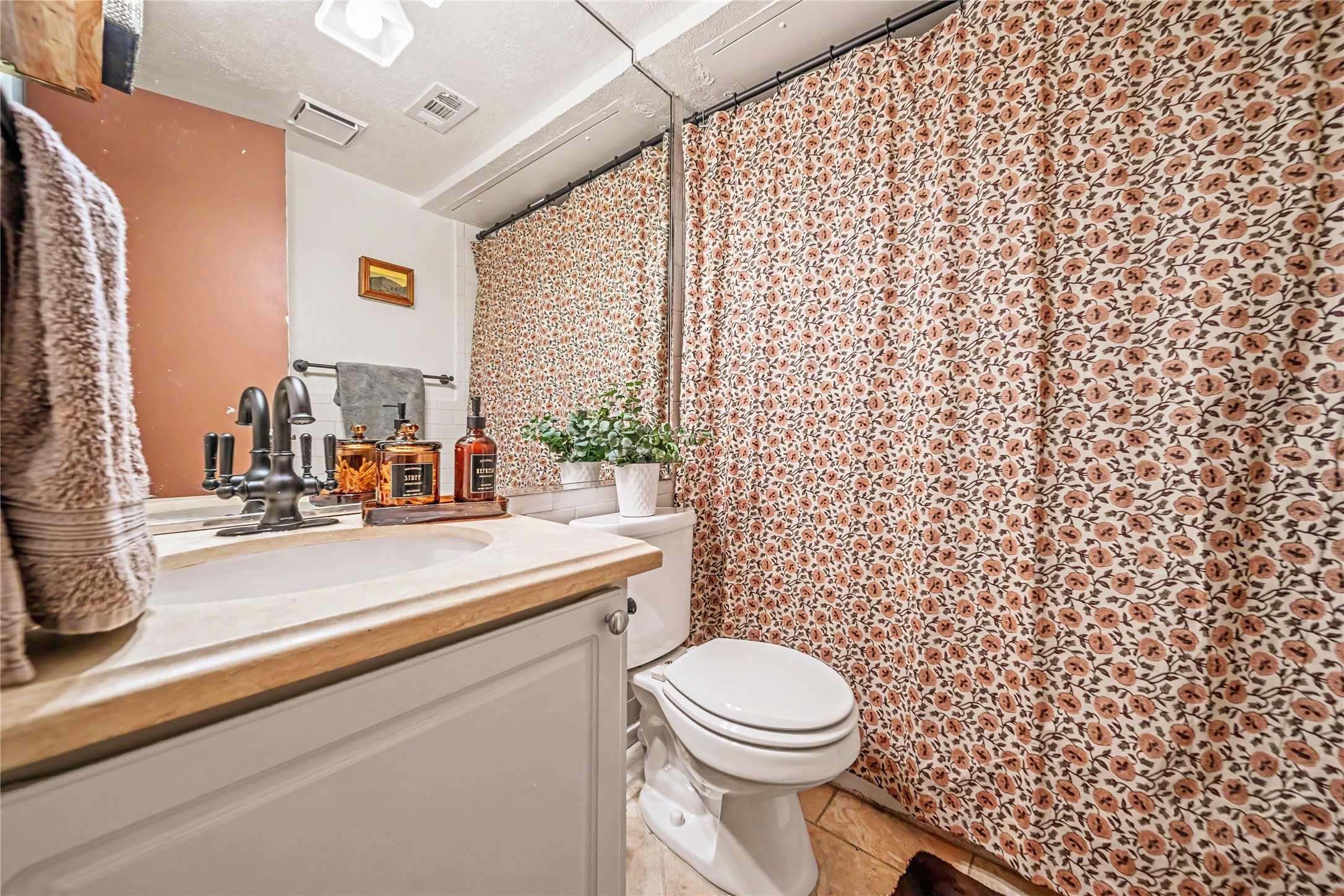 5910 Sandhurst Lane Dallas TX 75206