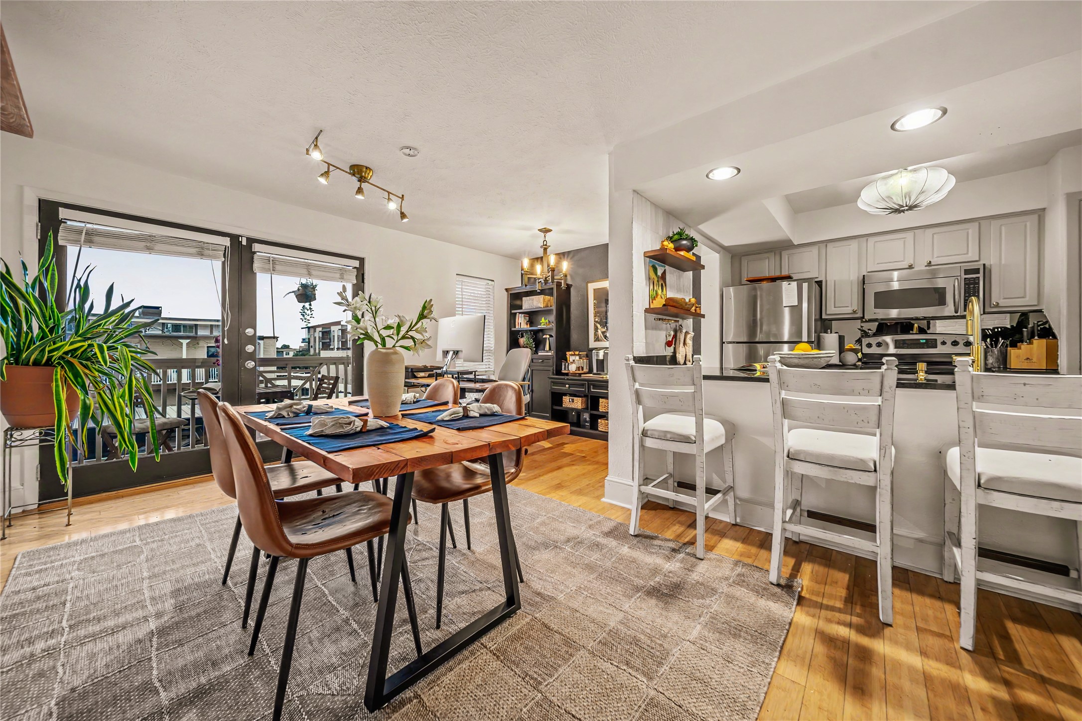 5910 Sandhurst Lane Dallas TX 75206