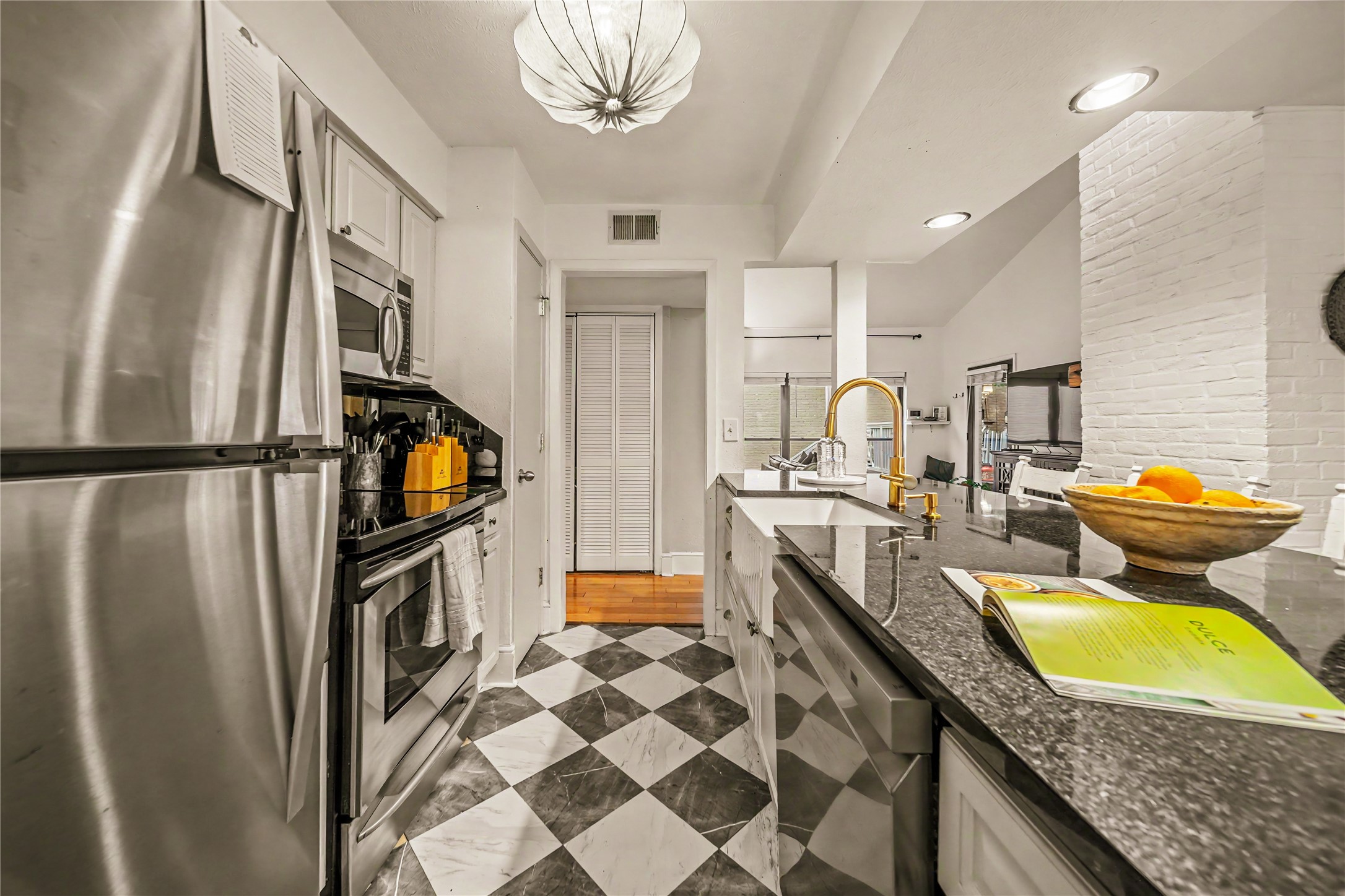 5910 Sandhurst Lane Dallas TX 75206