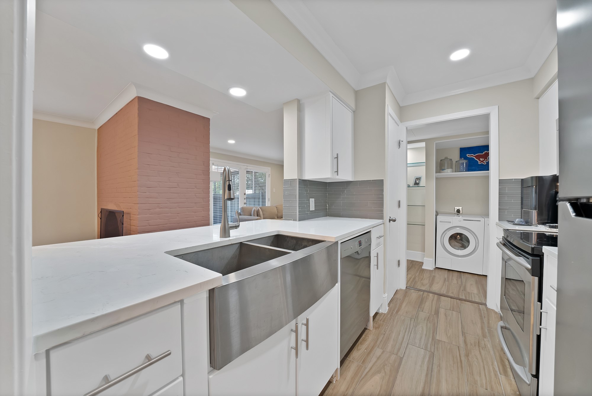 5904 Sandhurst Lane Dallas TX 75206
