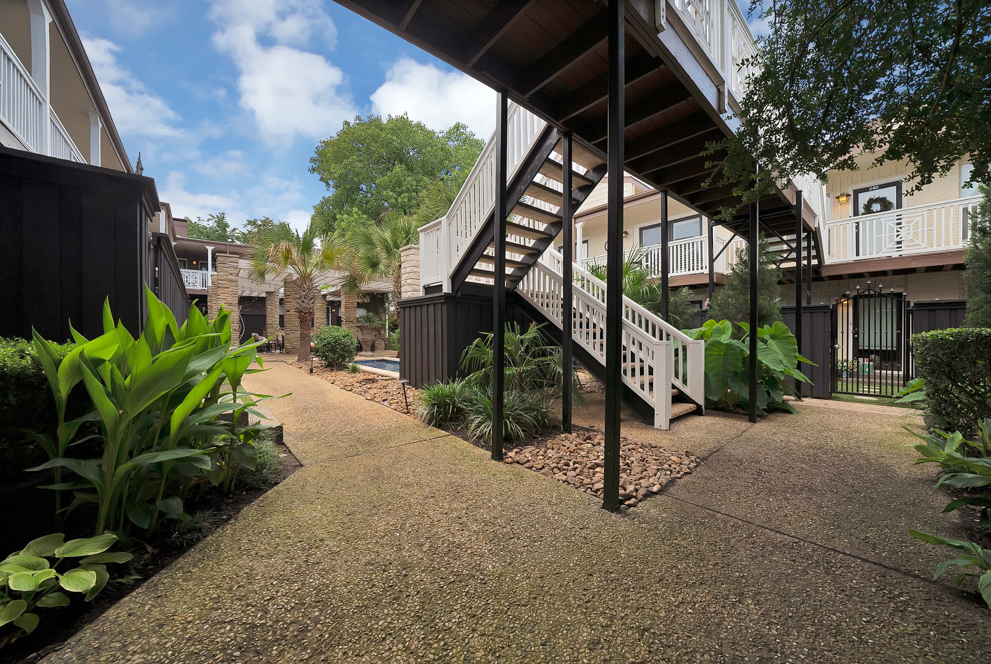 5904 Sandhurst Lane Dallas TX 75206