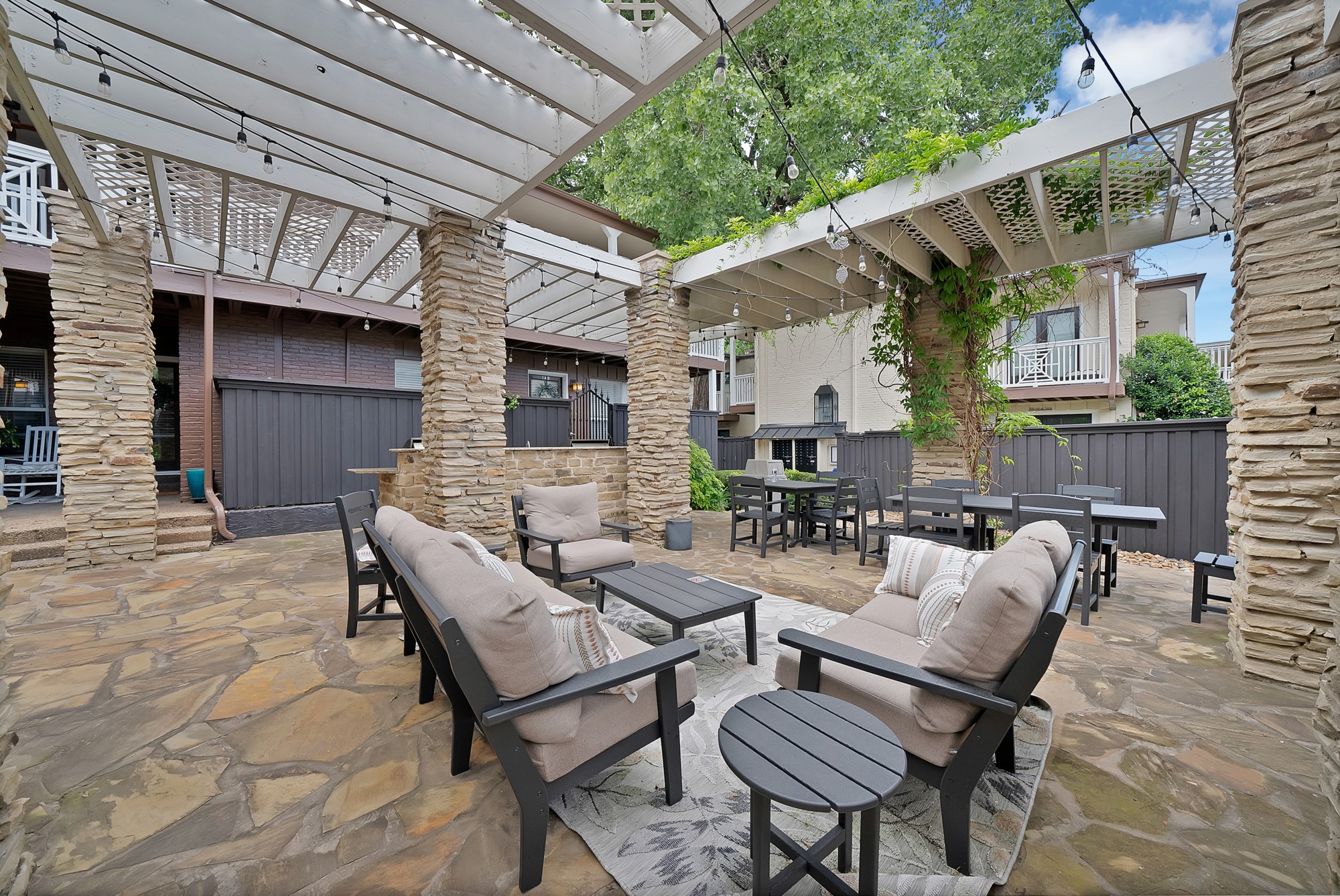 5904 Sandhurst Lane Dallas TX 75206