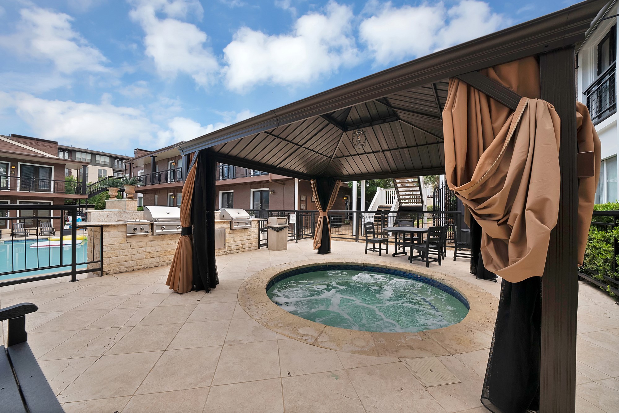 5904 Sandhurst Lane Dallas TX 75206