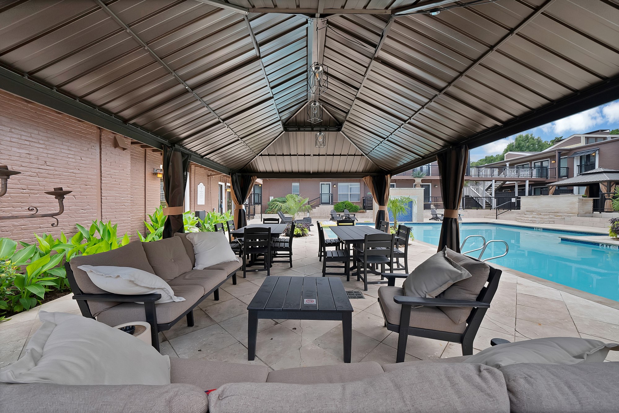 5904 Sandhurst Lane Dallas TX 75206
