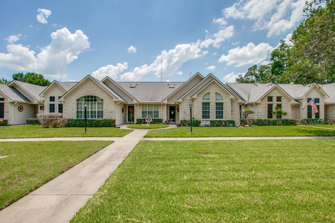 1017 W 4th Avenue Corsicana TX 75110