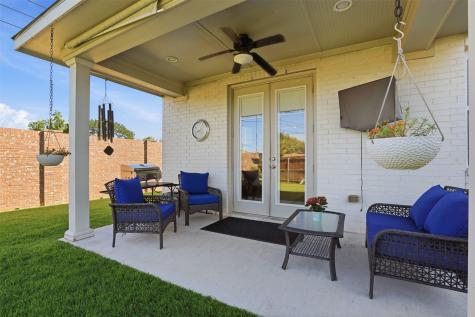 109 Crossroads Circle Westworth Village TX 76114