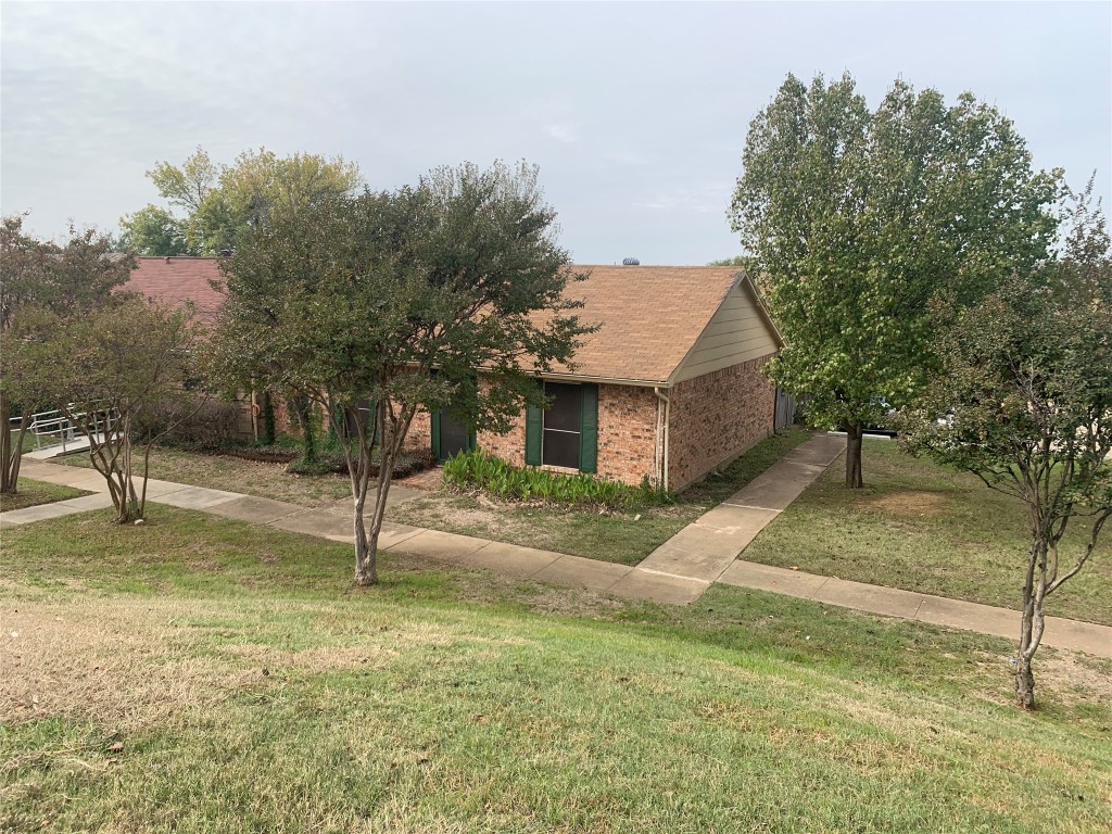 10 E Townhouse Lane Grand Prairie TX 75052