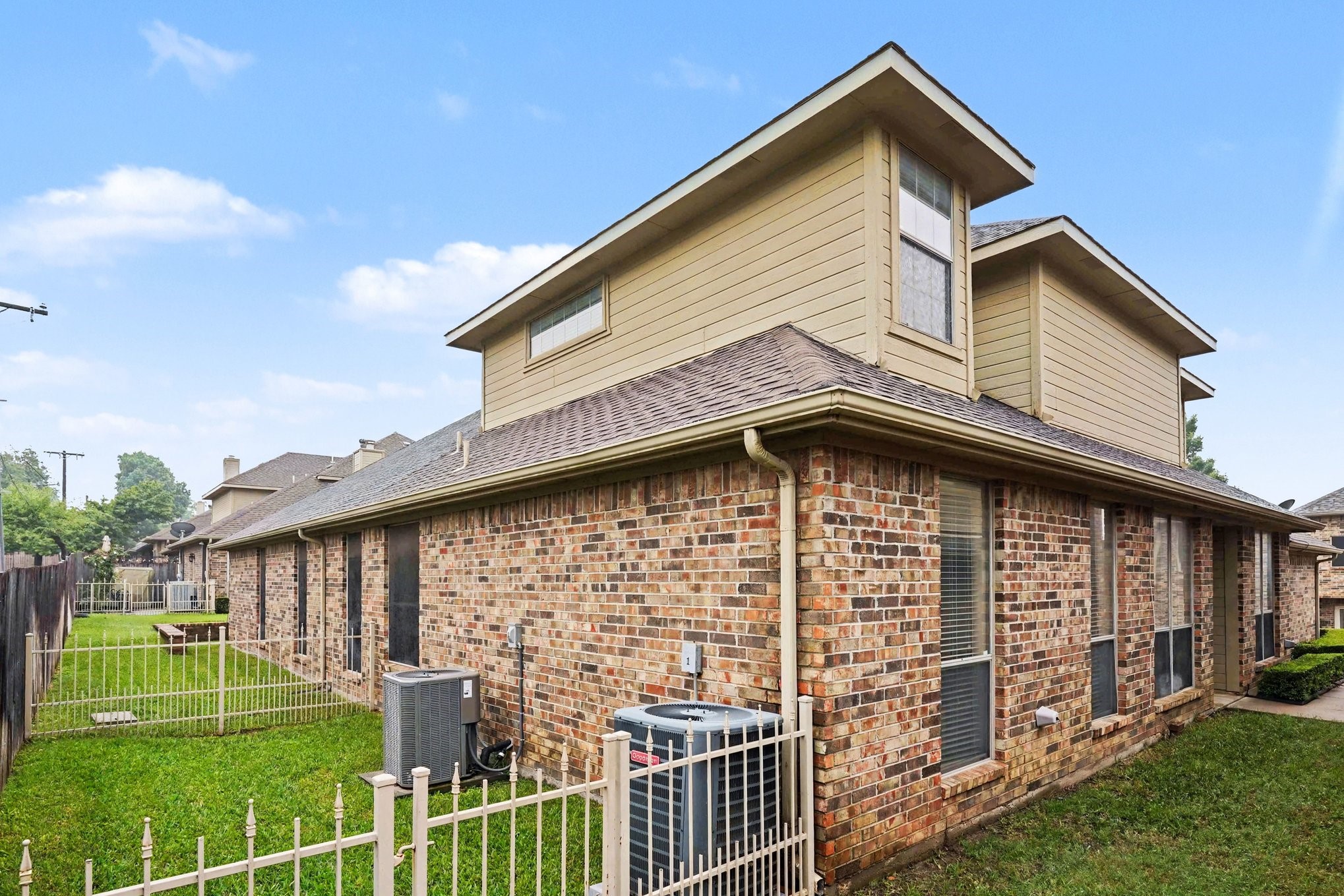 1230 Woodland Park Drive Hurst TX 76053