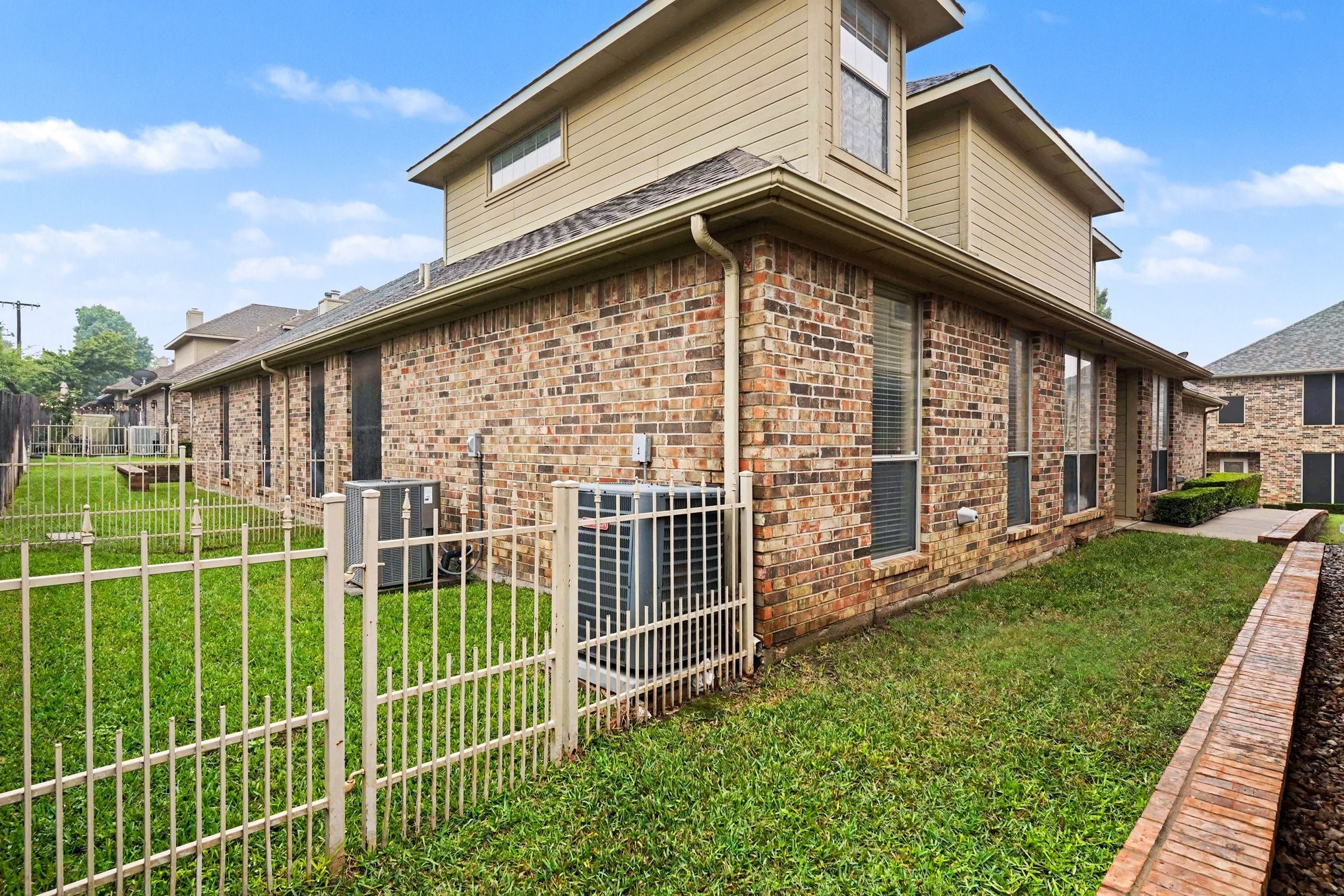 1230 Woodland Park Drive Hurst TX 76053