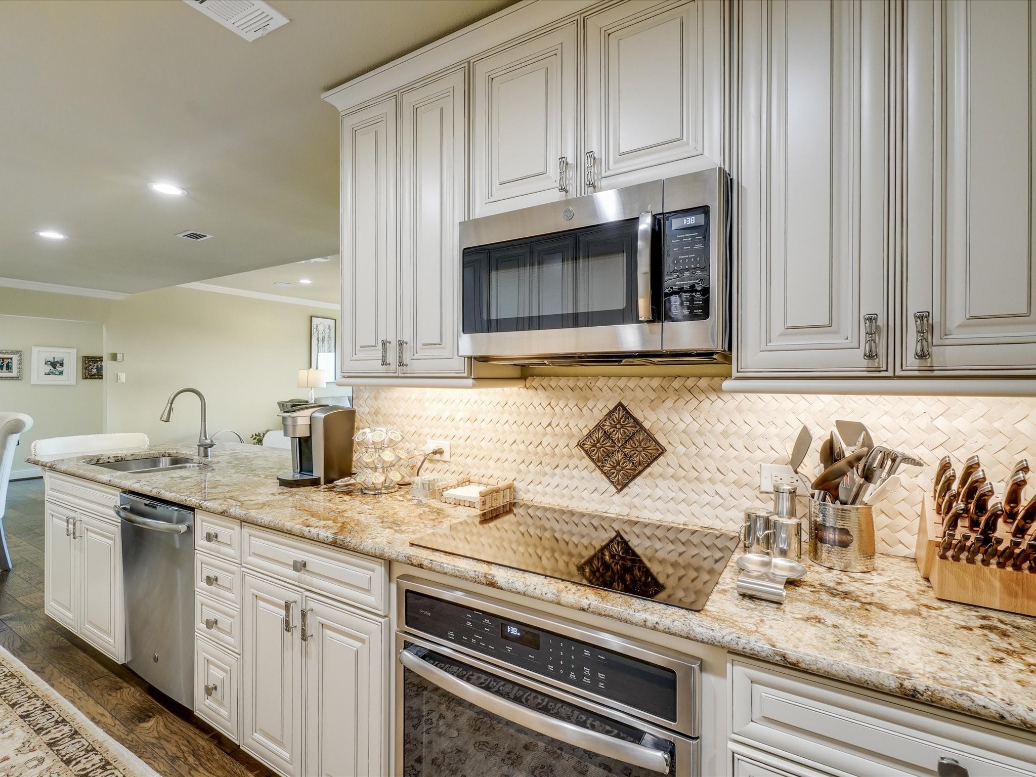 6335 W Northwest Highway Dallas TX 75225