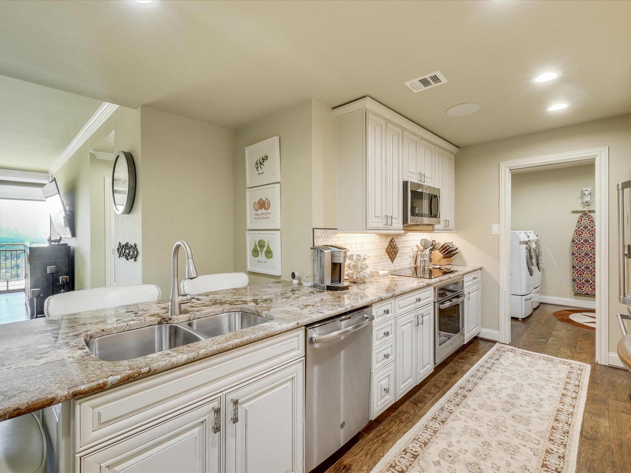 6335 W Northwest Highway Dallas TX 75225