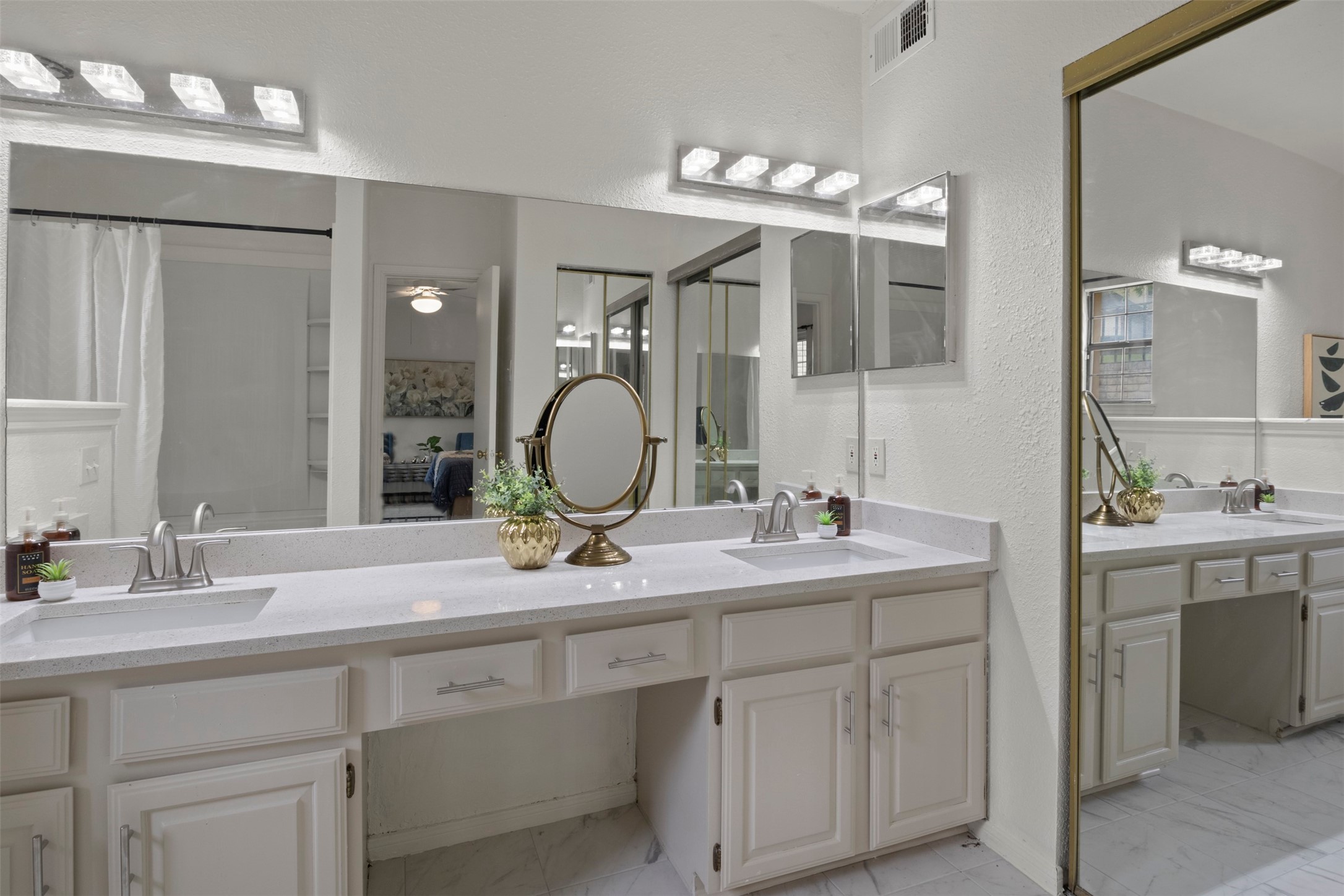 2634 Encina Irving TX 75038