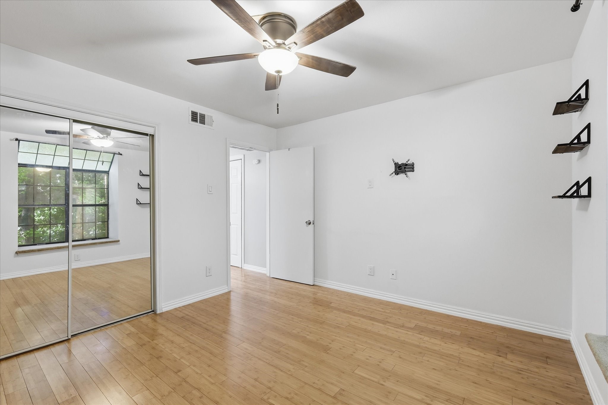 2505 Wedglea Drive Dallas TX 75211