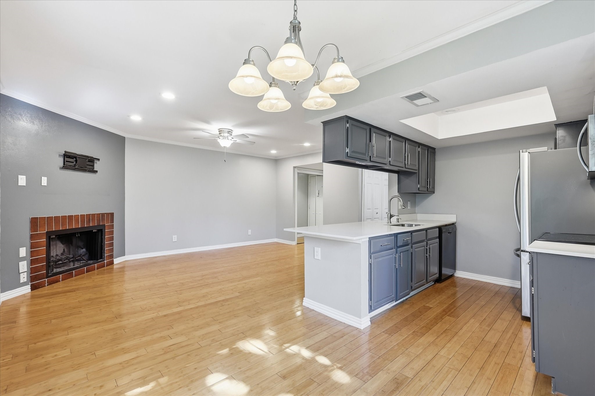2505 Wedglea Drive Dallas TX 75211