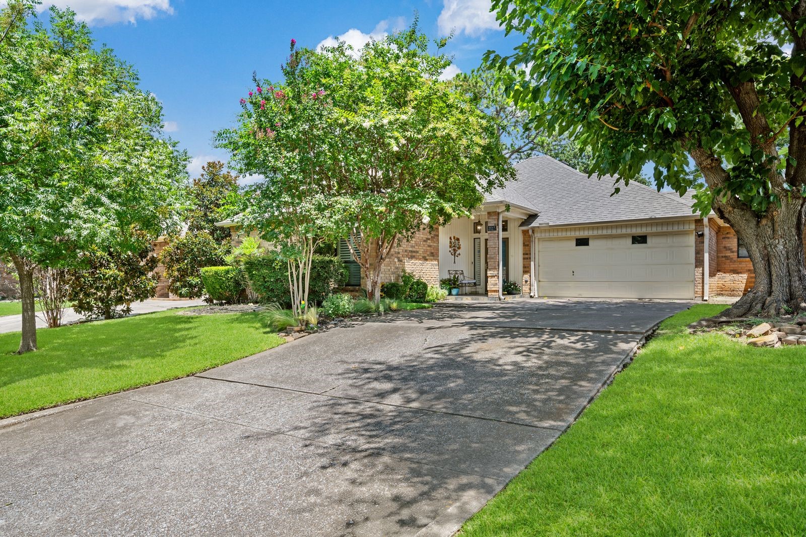 2015 N Saint Andrews Court Arlington TX 76011