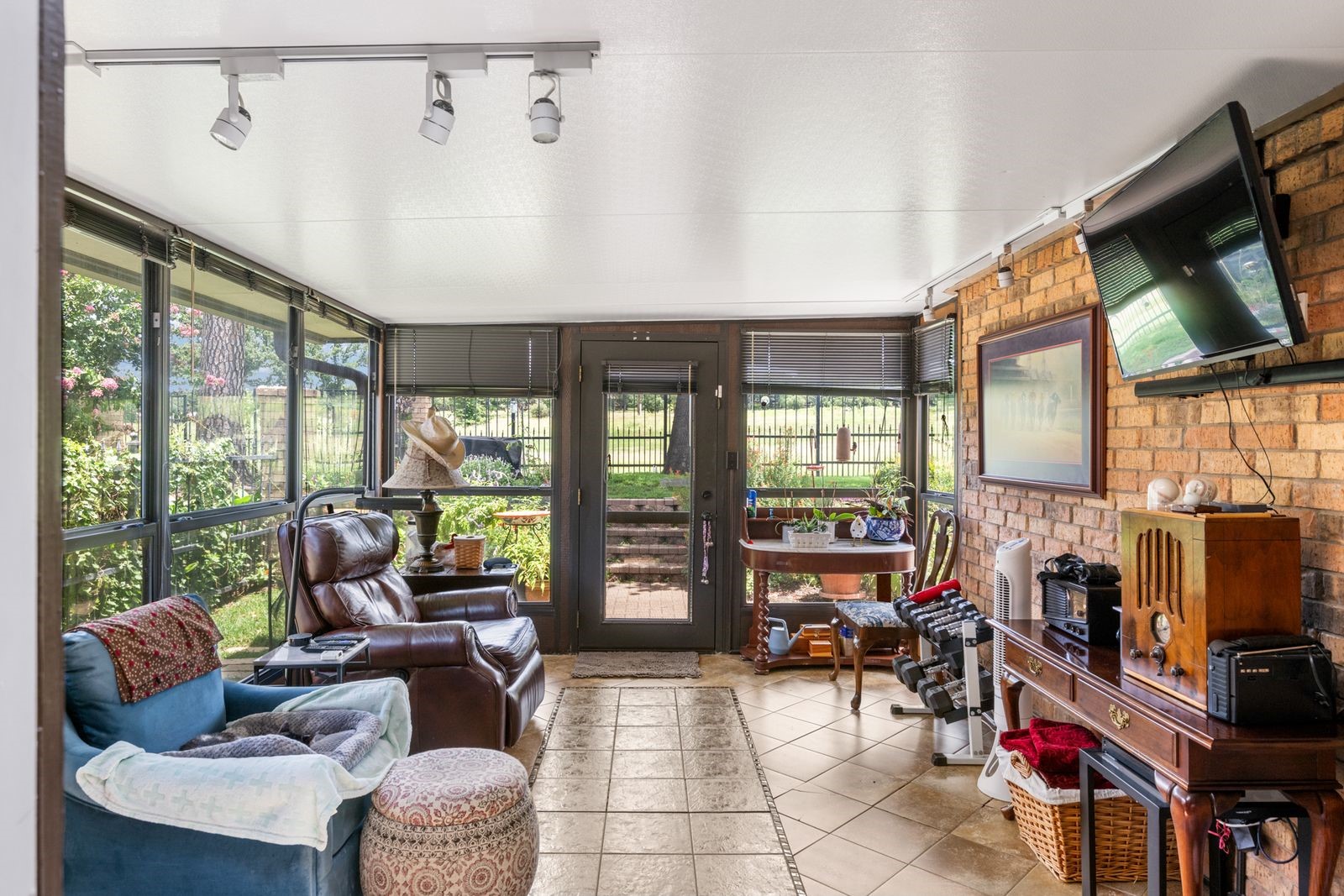 2015 N Saint Andrews Court Arlington TX 76011