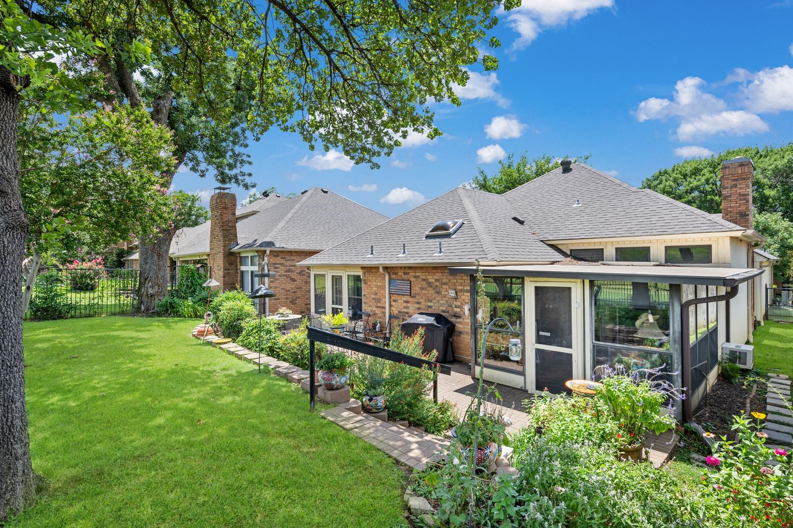 2015 N Saint Andrews Court Arlington TX 76011