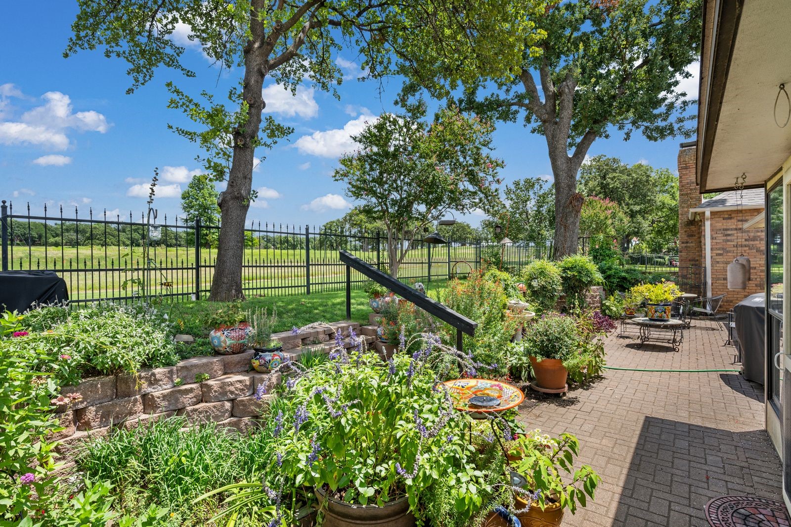 2015 N Saint Andrews Court Arlington TX 76011