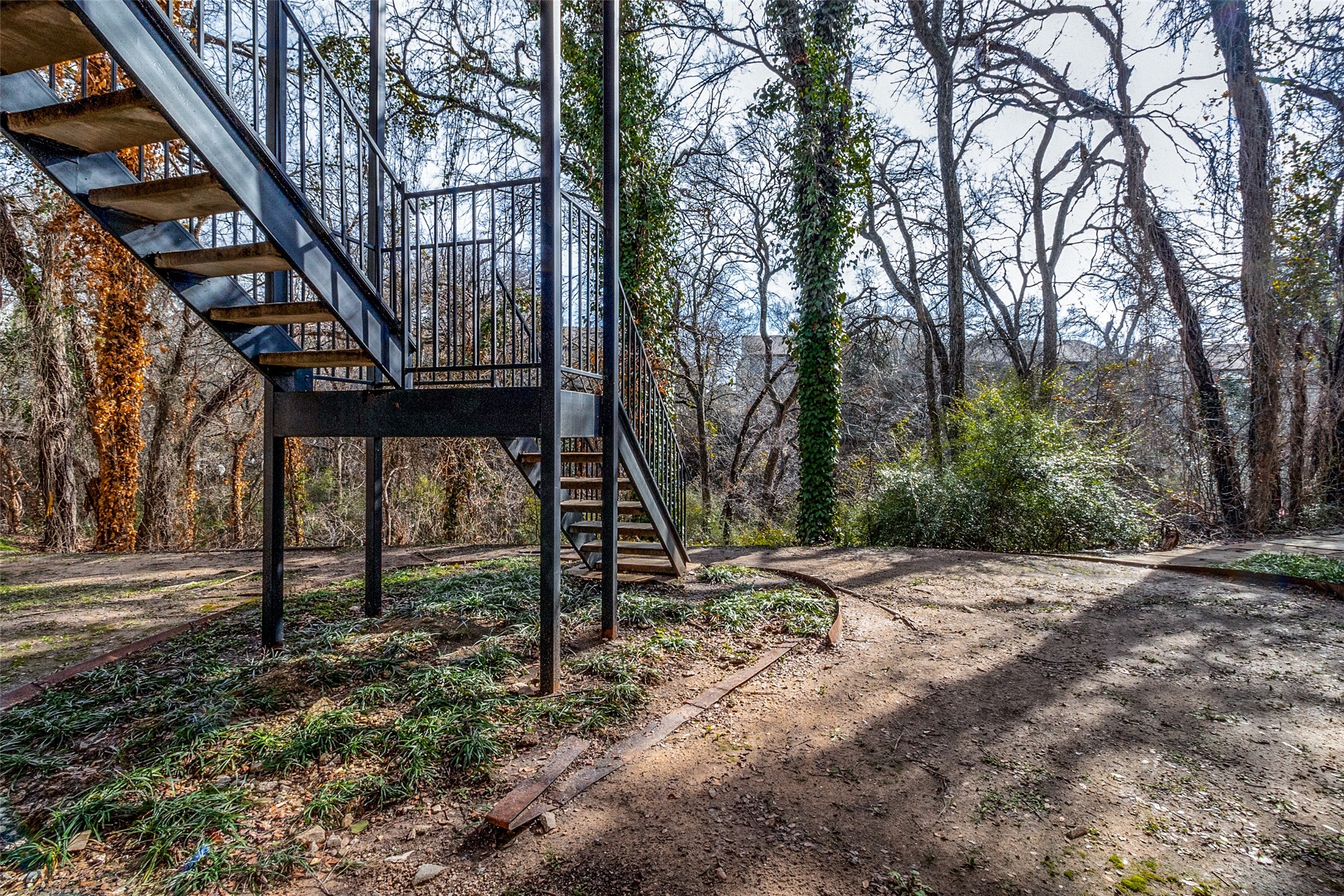 9747 Whitehurst Drive Dallas TX 75243