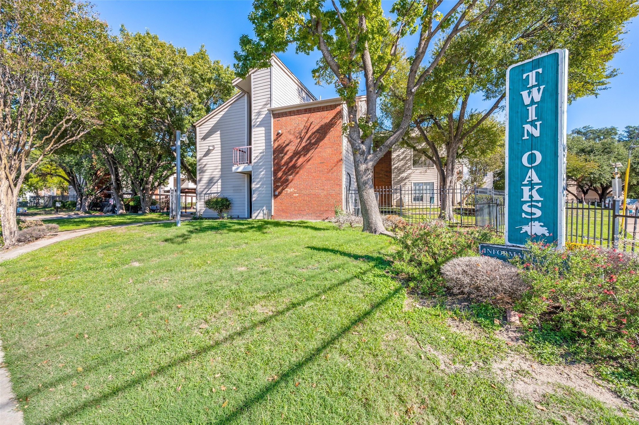9747 Whitehurst Drive Dallas TX 75243
