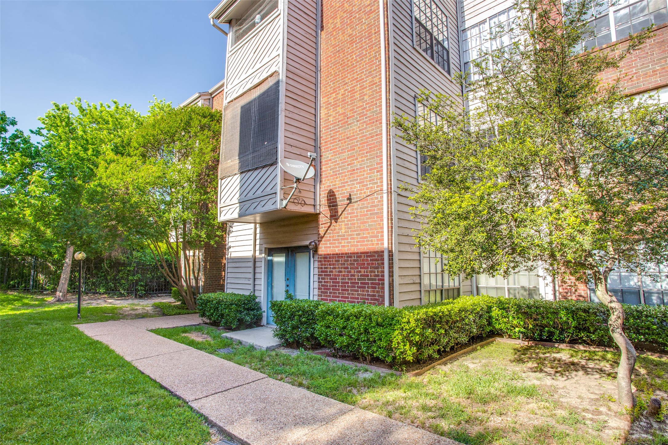 9747 Whitehurst Drive Dallas TX 75243