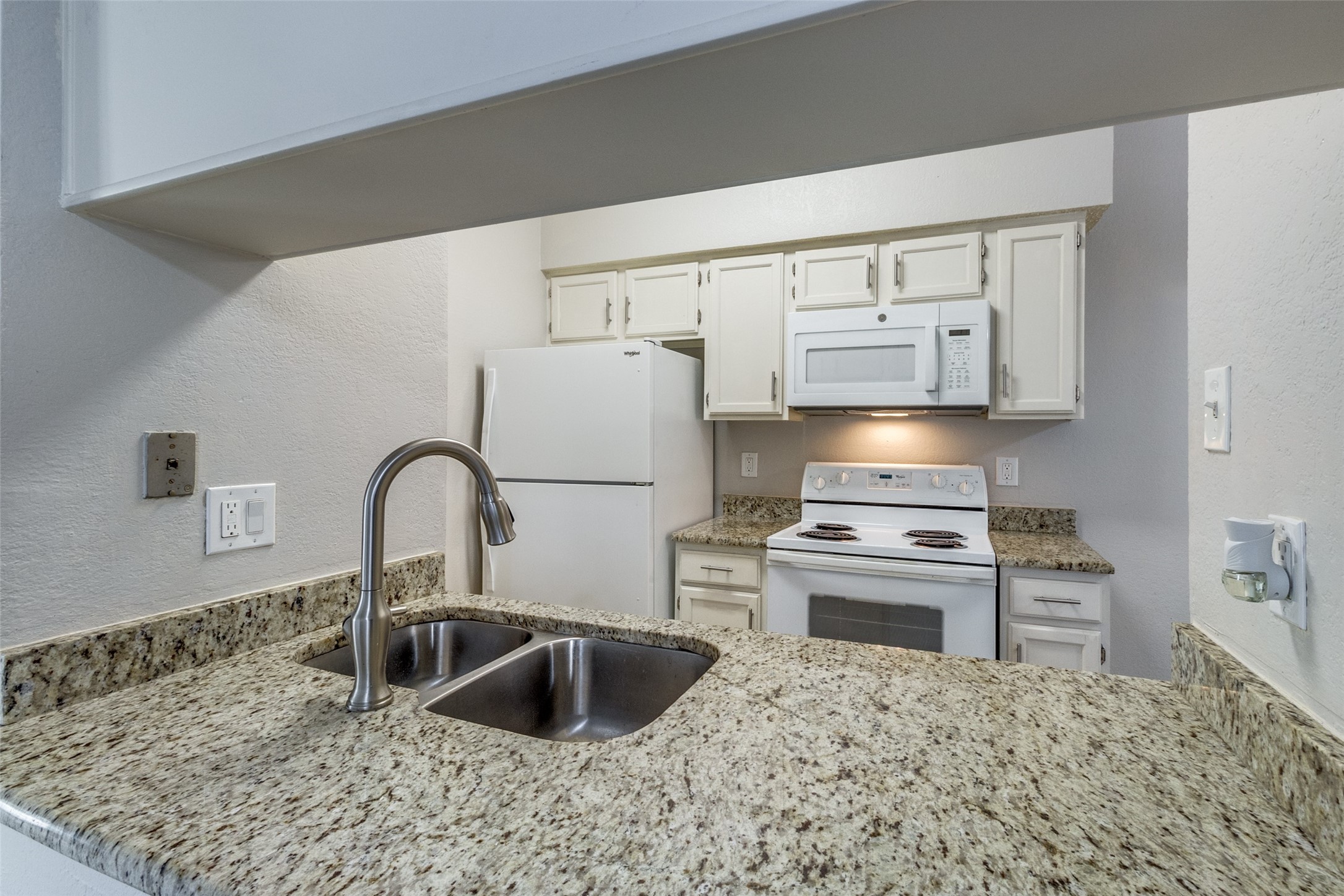 9747 Whitehurst Drive Dallas TX 75243