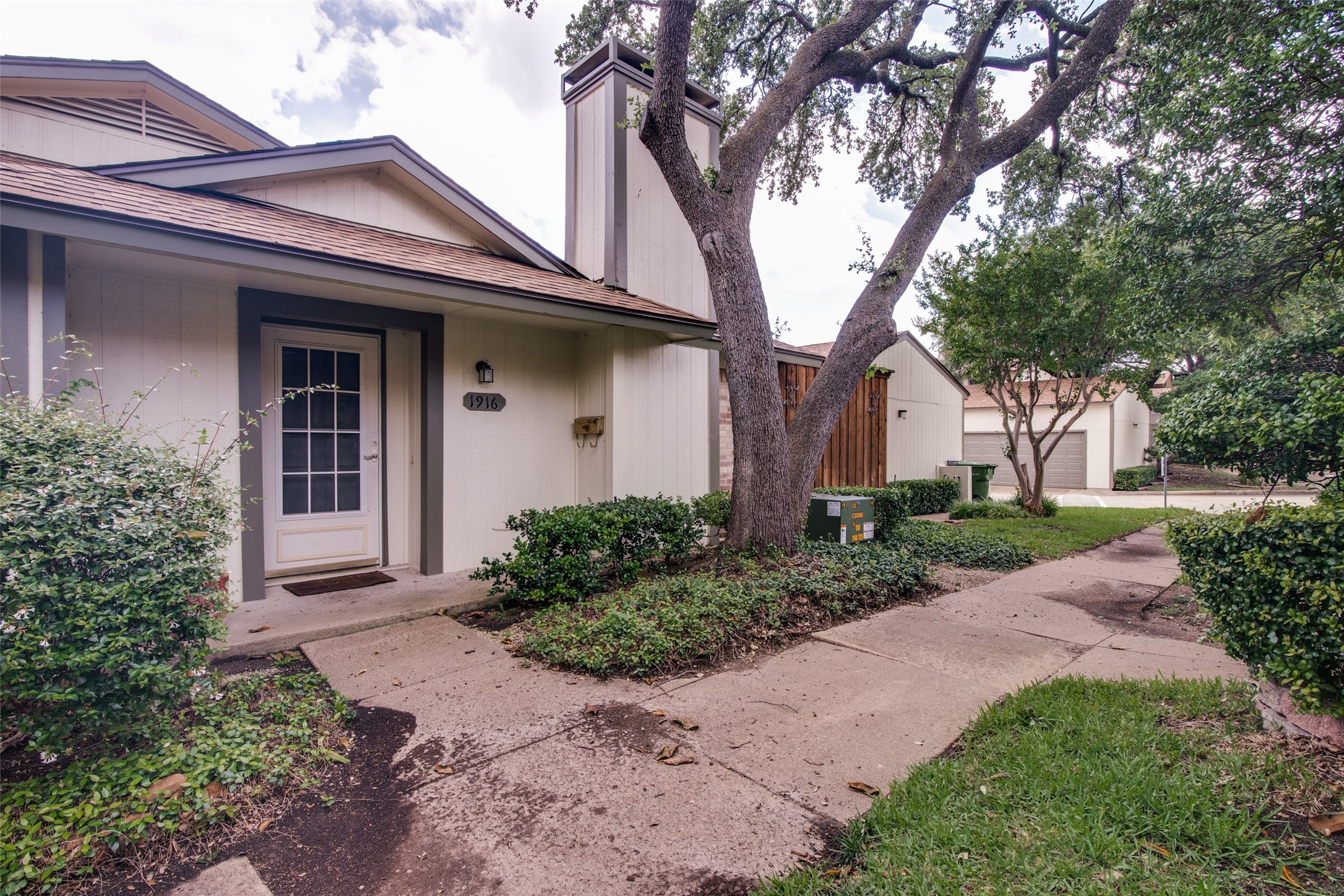 1916 Cobblestone Lane Garland TX 75042