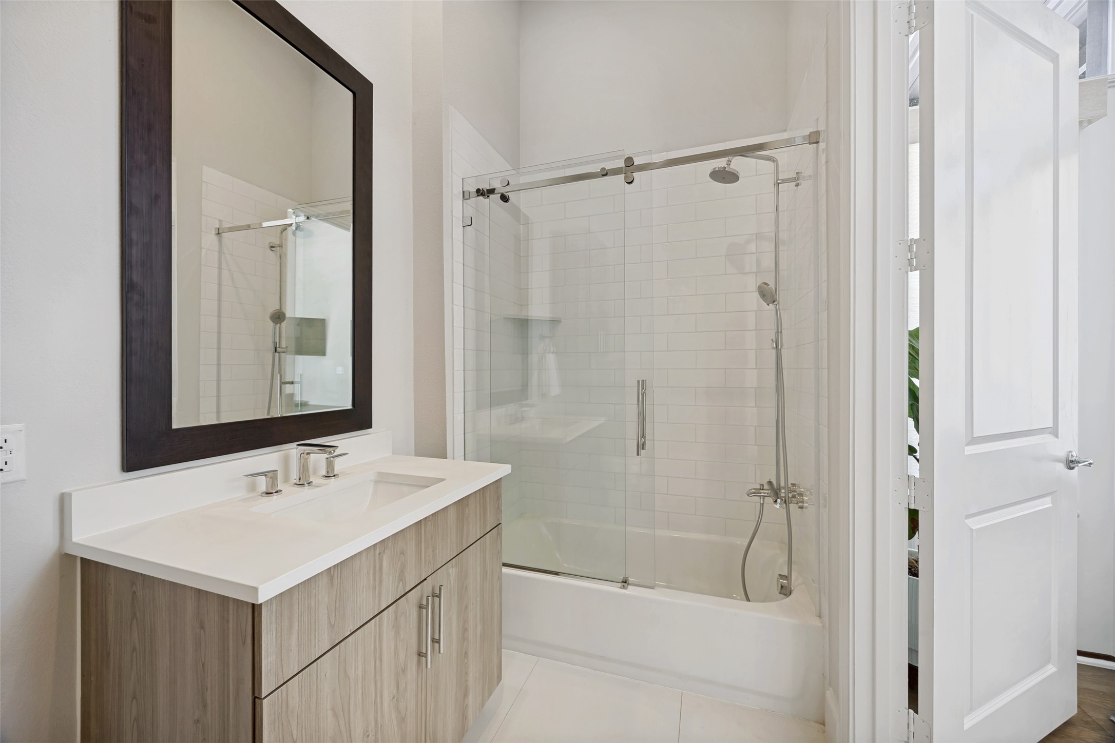 15015 Oak Street Addison TX 75001