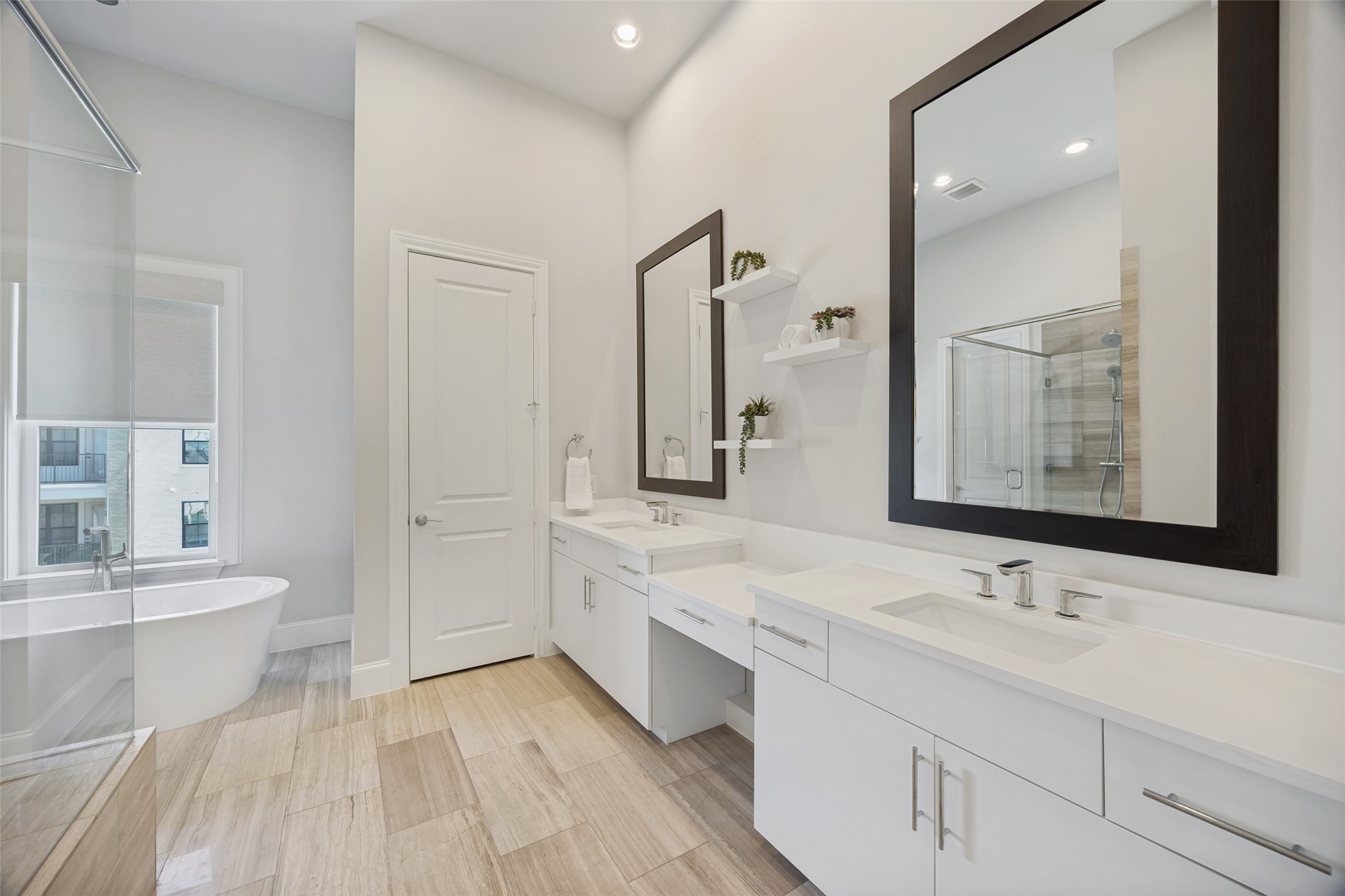 15015 Oak Street Addison TX 75001