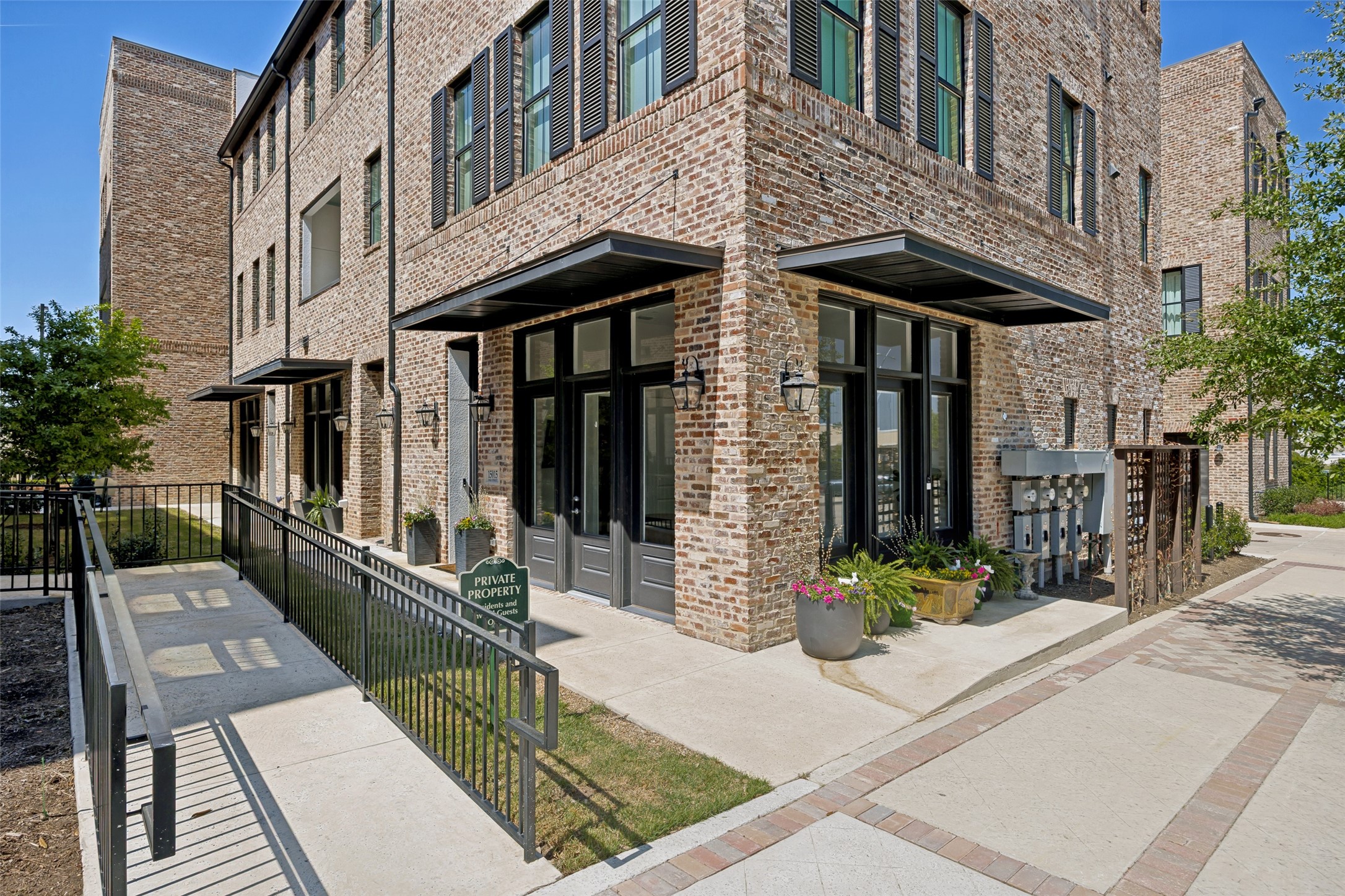 15015 Oak Street Addison TX 75001