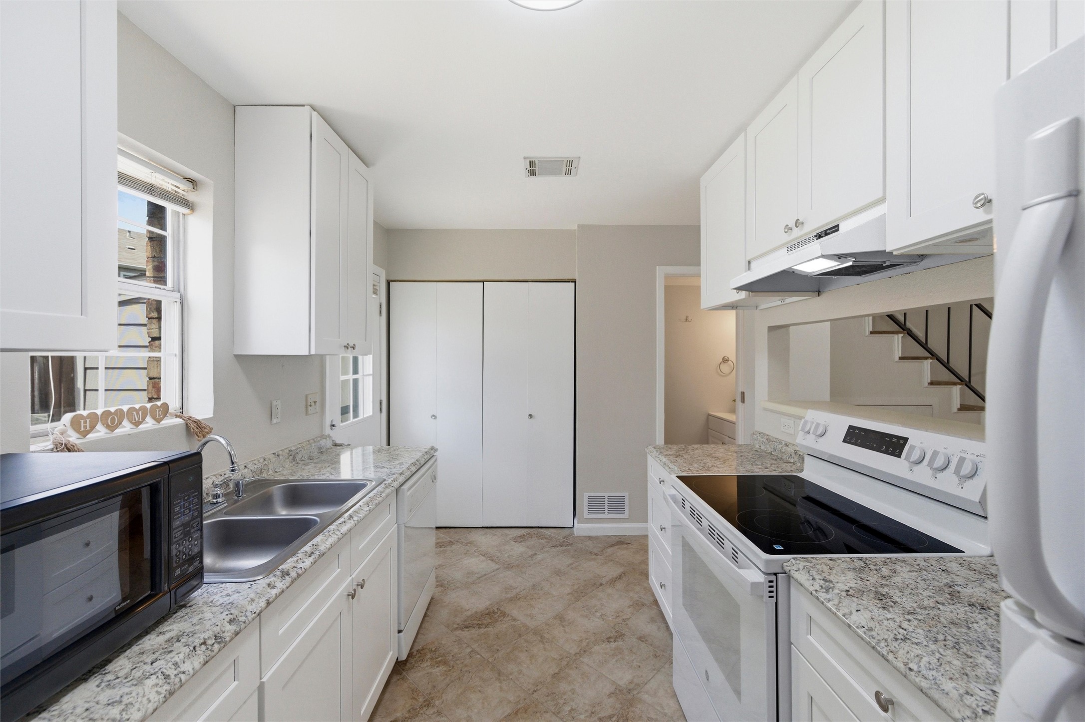 107 Churchill Lane Euless TX 76039