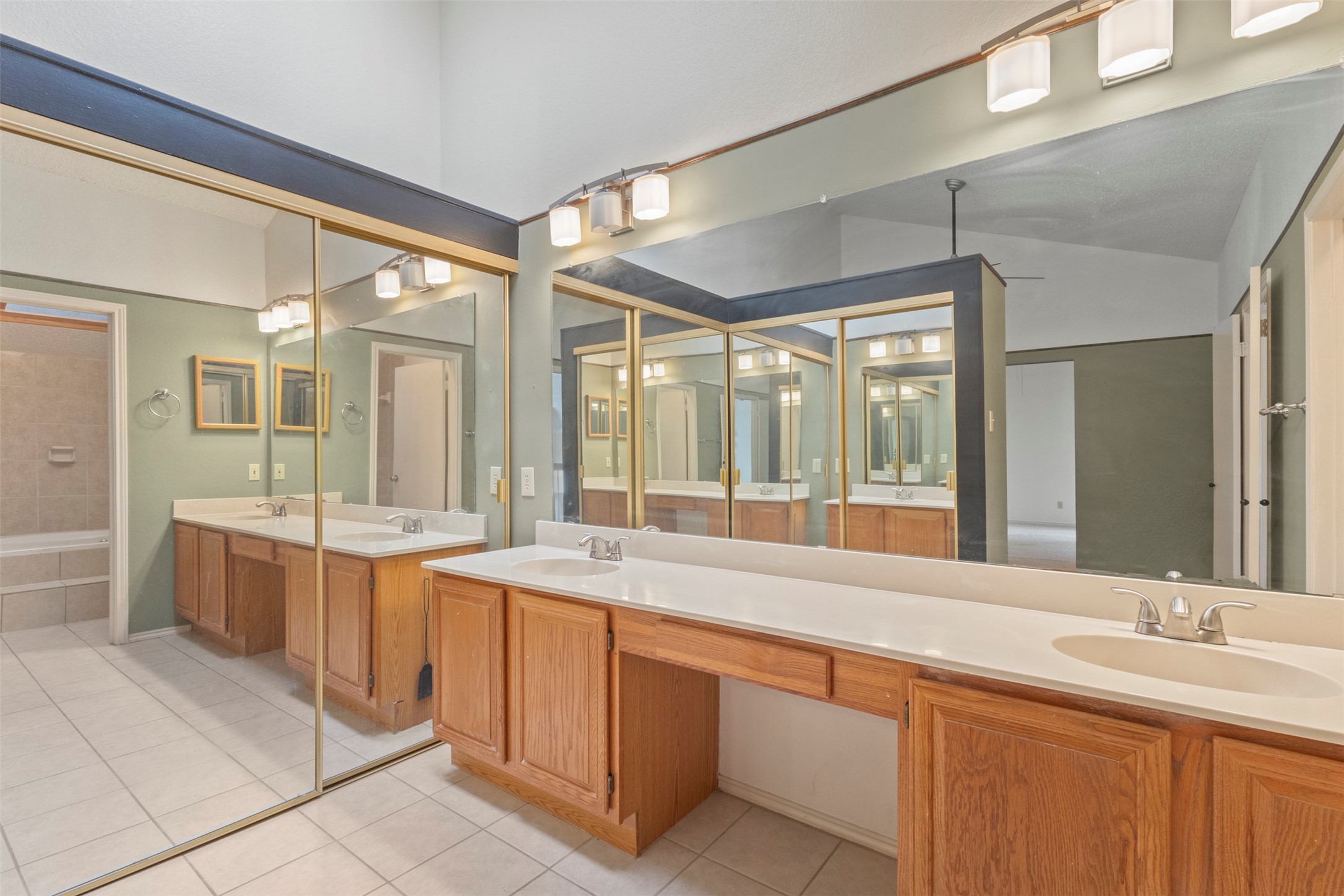 563 Ranch Trail Irving TX 75063