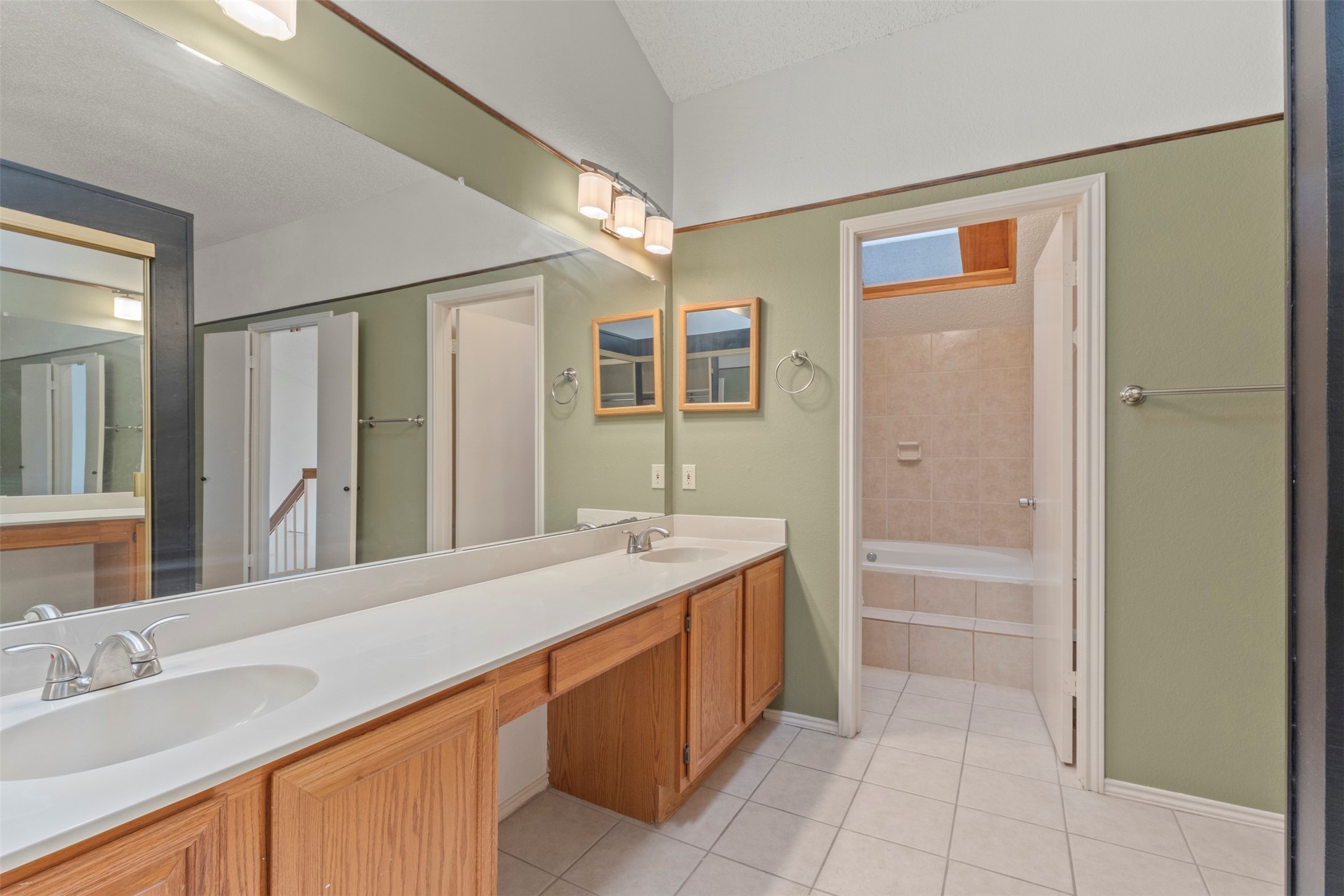 563 Ranch Trail Irving TX 75063