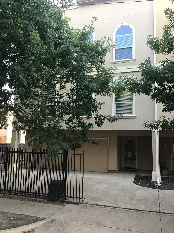 3915 Congress Avenue Dallas TX 75219