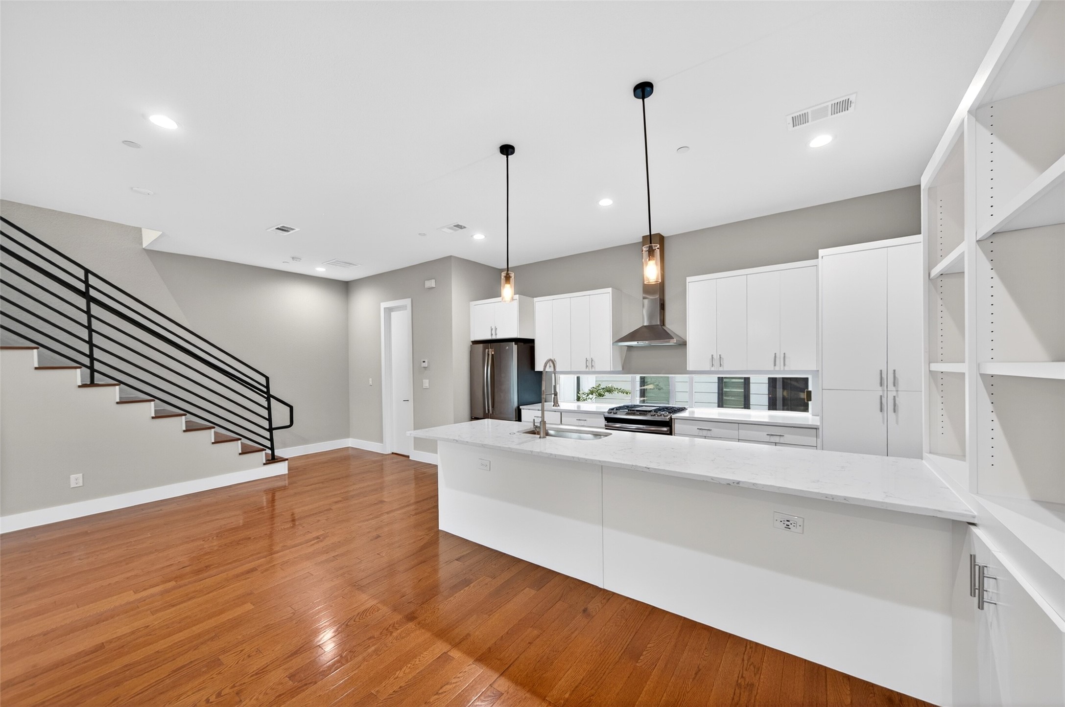 1914 California Drive Dallas TX 75204