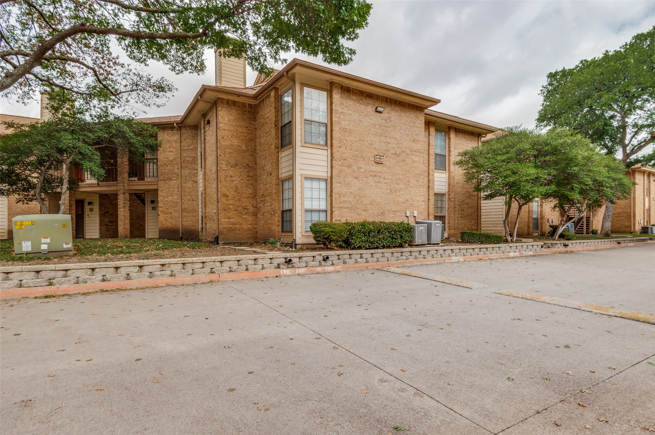 16301 Ledgemont Lane Addison TX 75001