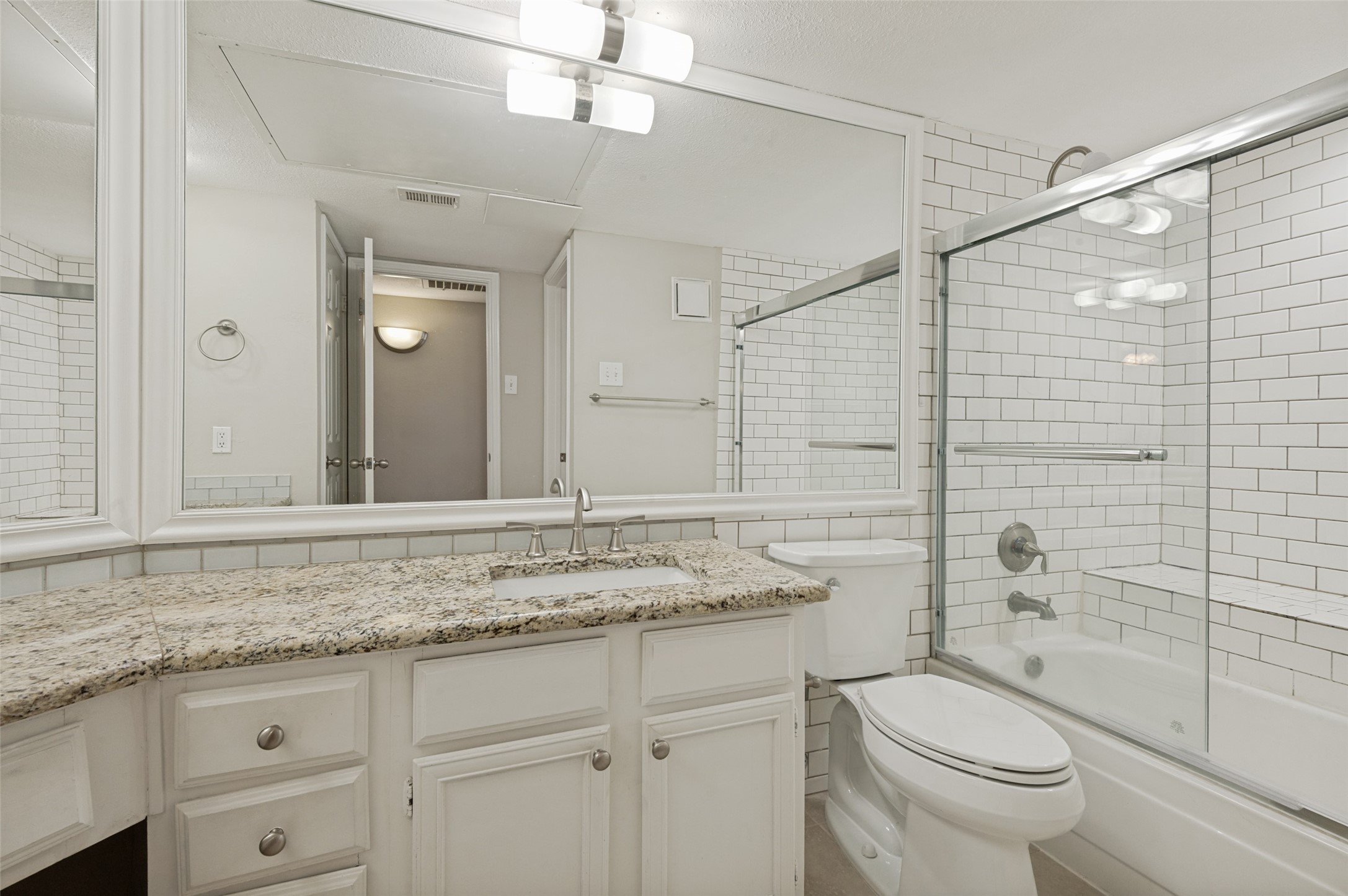 16301 Ledgemont Lane Addison TX 75001