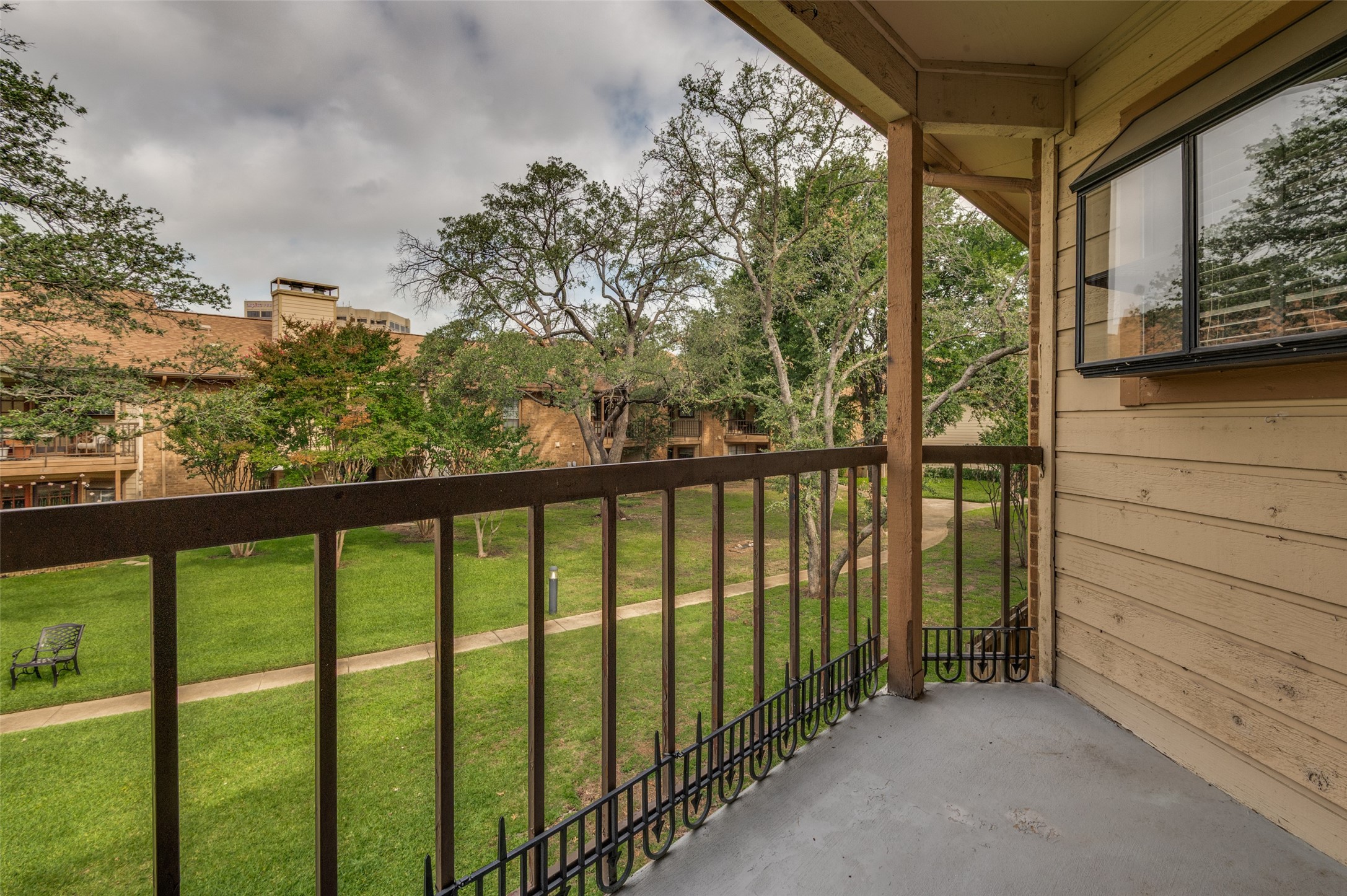 16301 Ledgemont Lane Addison TX 75001